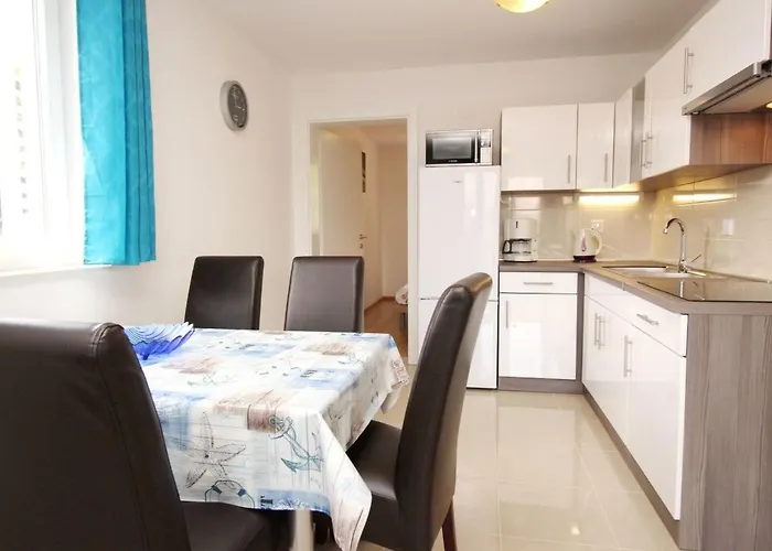 In Mit Eigenem Balkon By Interhome Apartament