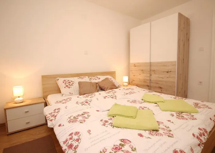 In Mit Eigenem Balkon By Interhome * באסקה