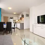 In Mit Eigenem Balkon By Interhome アパート バスカ