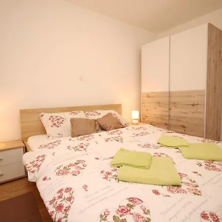 In Mit Eigenem Balkon By Interhome * باشْكا