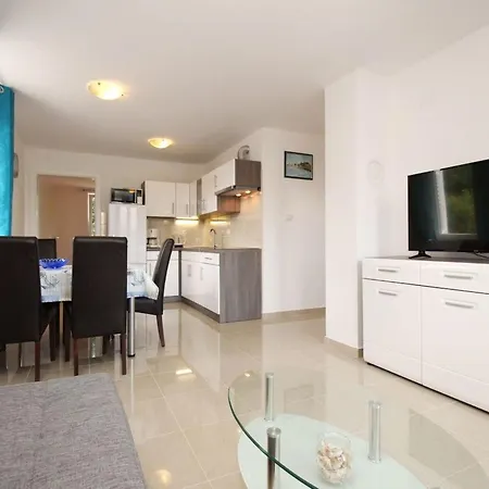 In Mit Eigenem Balkon By Interhome شقة باشْكا