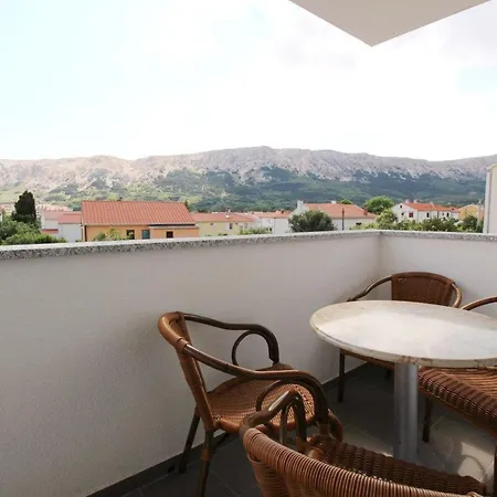 In Mit Eigenem Balkon By Interhome شقة باشْكا