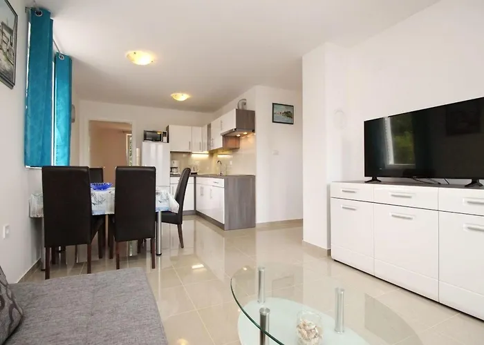 In Mit Eigenem Balkon By Interhome Apartamento Baška